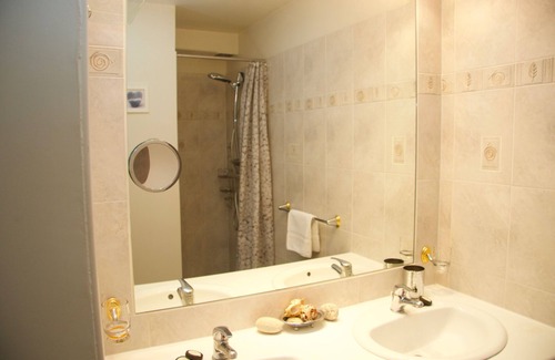 Pontcharra-sur-Turdine House | Dans une Villa, Guest House Indépendante de Plain Pieds , Jardin, Terrasse Avec
