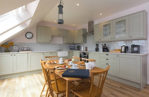 Mullion Cottage | DAPHNE, pet friendly, country holiday cottage, with pool in Mullion
