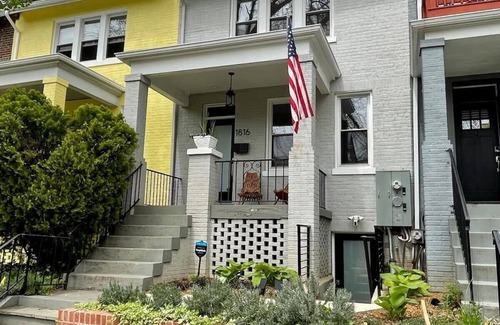 Hill East Apartment | Darling Apartment in Capitol Hill - TWO min to Metro!