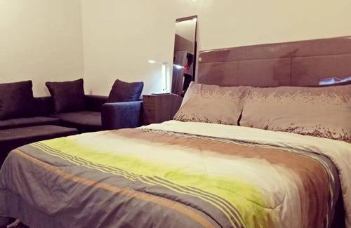 Muntinlupa Hotel | Darvy Suites