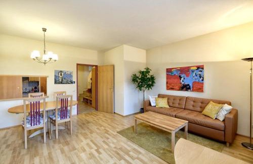 Lutzmannsburg House | DAS BURGENNEST, Parkplatz, Garten, Bademantelgang zur Therme Lutzmannsburg