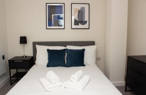 Old Trafford Apartment | Dashing 1BR Penthouse near MCR Stadiums