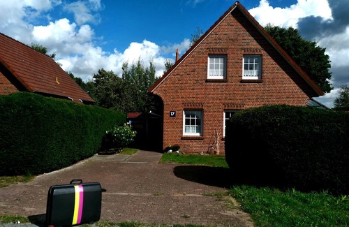 Sturenburgshof House | Dat Friesenhuus 2 for 4 persons in Aurich at the bathing lake! Pet friendly!