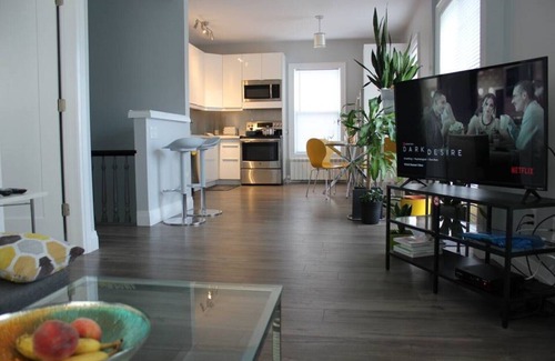 Orillia Apartment | DaVel DeLuxe Sunrise