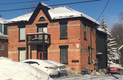 Orillia Apartment | DaVel DeLuxe Sunrise