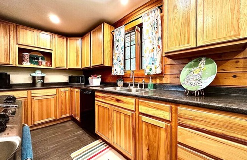 Bristol Cabin | David Brown`s Mountain Retreat- 2bed/2bath -Cabin