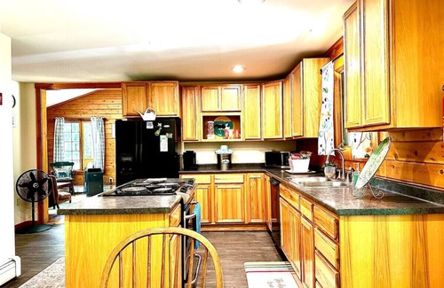 Bristol Cabin | David Brown`s Mountain Retreat- 2bed/2bath -Cabin