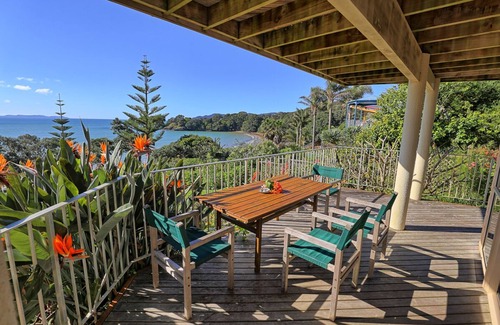 Coopers Beach Apartment | DAVINAS - Beach-front Holiday Apartment