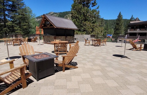 Olympic Valley Resort | Dav’s Plush Ski-in/Ski-out Studio Condotel with Forest View @ 400 Squaw Creek Rd