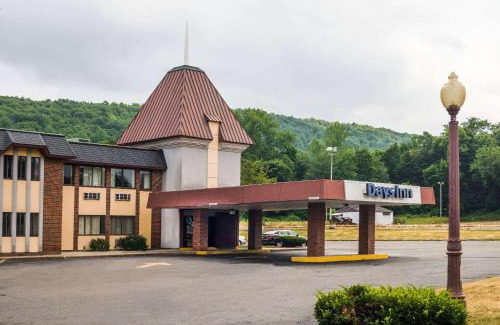 Berlin Hotel | Days Inn by Wyndham Berlin Meriden