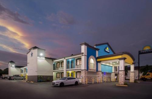 North Shore Hotel | Days Inn by Wyndham Houston East