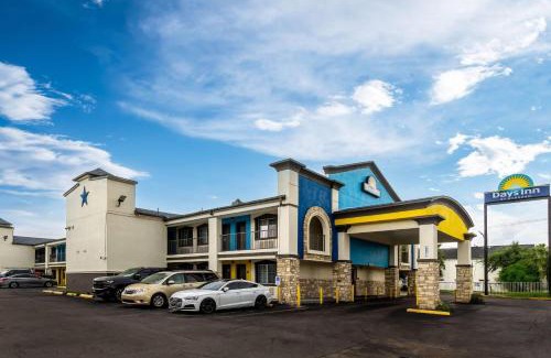 North Shore Hotel | Days Inn by Wyndham Houston East