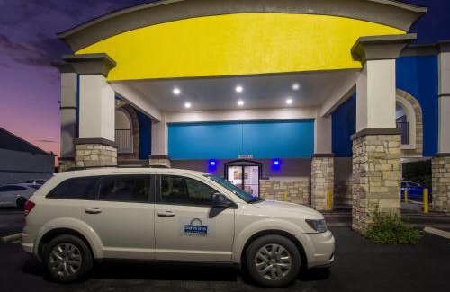 North Shore Hotel | Days Inn by Wyndham Houston East