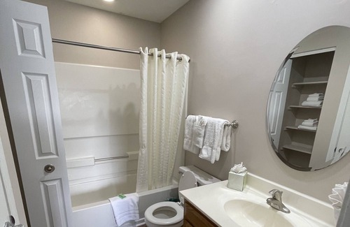 Dublin Apartment | Dazzling Dublin 2 bed 2 baths!
