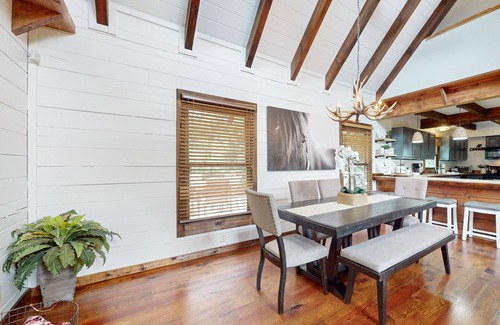 Royal Pines House | Dazzling retreat: 2 Suites, mtn views - 20 Min to Biltmore Estate in Asheville