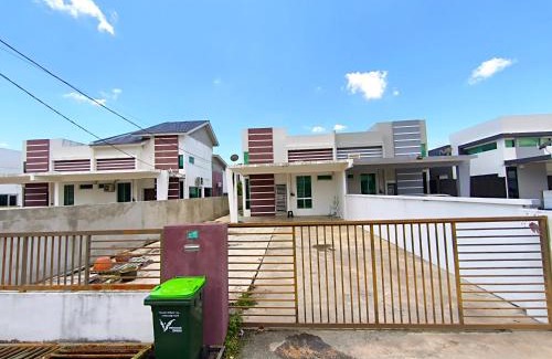 Hutan Kampung House | Ddiana 4 Airconds Netflix Wifi