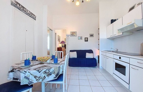 Pontaillac Apartment | de la Plage et d'Angleterre by Interhome