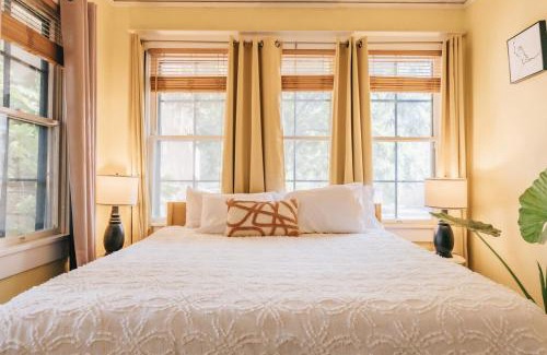 West Campus House | December Group Retreat 4BR Victorian Home, UT & Downtown