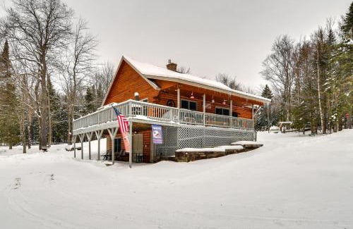 Pittsburg House | Deck and Fire Pit Secluded Cabin Near Lake Francis!