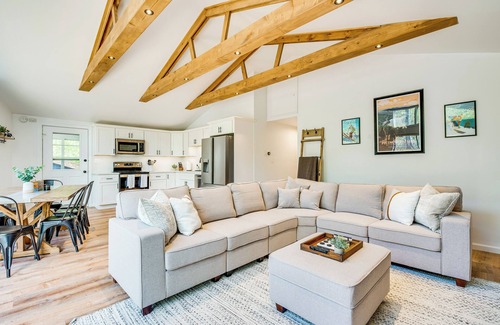 Pocono Lake Cottage | Deck & Community Perks: Bright Pocono Lake Home!