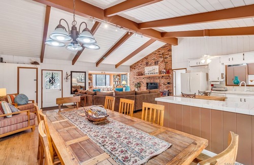 Julian House | Deer Bungalow 1/2 house rental with spa. House not shared. Pets Okay! NEW