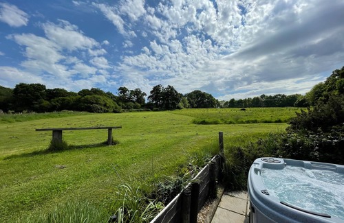 Wimborne Cottage | DEER LODGE, romantic, country holiday cottage in Wimborne Minster