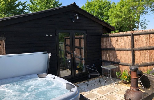 Wimborne Cottage | DEER LODGE, romantic, country holiday cottage in Wimborne Minster