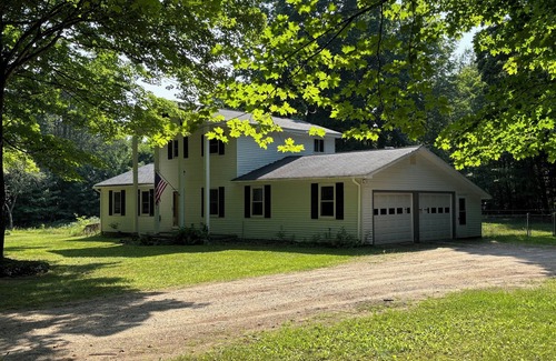 Munising House | Deer Run Retreat, 2 miles from ORV/Snowmobile Trail 422