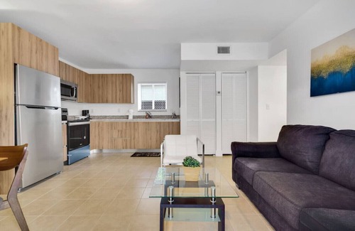 Coral Way Apartment | ° Cozy Private 2 BR Apt 5min to Brickell 8th st °