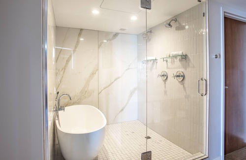 Traverse City Hotel | Delamar Traverse City