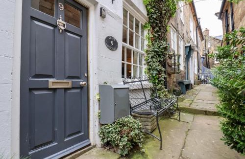 Robin Hood's Bay House | Delft Cottage