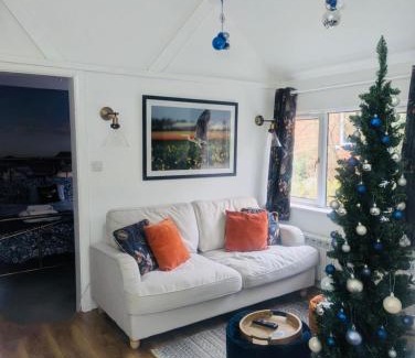 Halvergate House | Delightful 1 bed, 1 bath Norfolk Broads Guesthouse