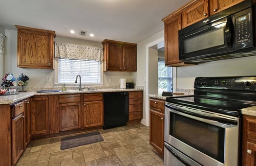 Hot Springs House | Delightful 2-bedroom Cottage in Hot Springs