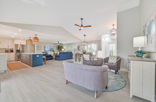 Pelican Villa | Delightful 3 BR waterfront Villa w. heated pool/dock/boat lift/fishing poles
