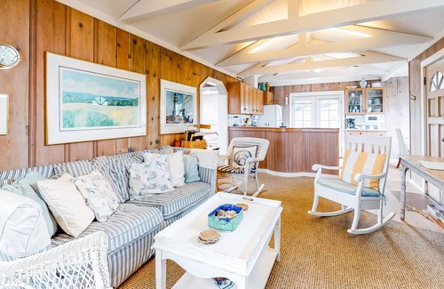 Salmon Creek Cottage | Delightful Home in Salmon Creek Near the Beach w/Private Washer/Dryer, Free WiFi