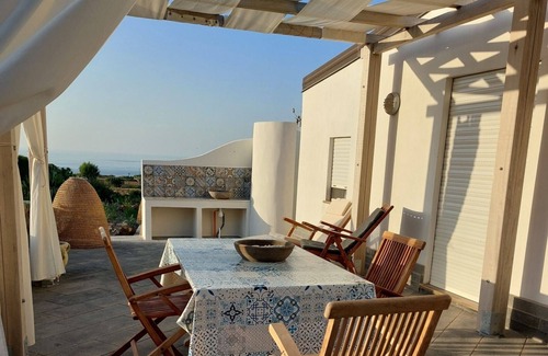 Ustica Apartment | Delightful independent apartment with sea view inside the company center