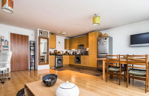Victoria Apartment | Delightful Moroccan Inspired Flat Hackney Sleeps 2