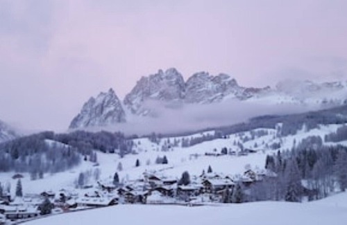 Cortina d'Ampezzo Cabin | Delightful villa in Cortina set in an exclusive context and surrounded by meadows