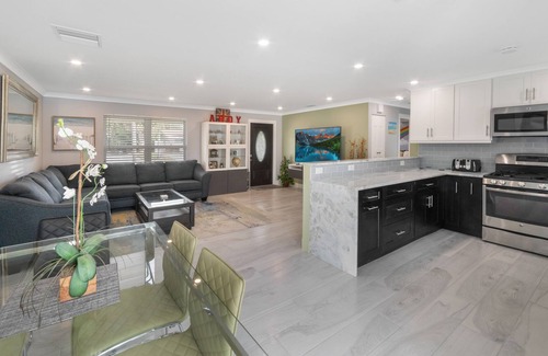 Tropic Palms House | Delray Paradise - Golf, Huge Private Pool and Spa, Tiki Bar