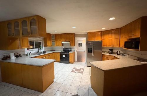 Delta House | Delta Guest House Near Transit, Shopping, High Speed Wi-Fi, Parking