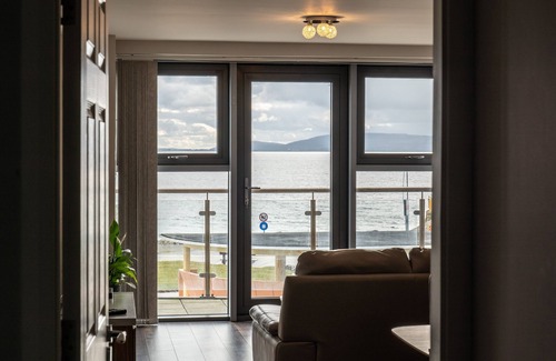Galway Apartment | Deluxe 2 bedroom Sea View apartment in Salthill, Galway