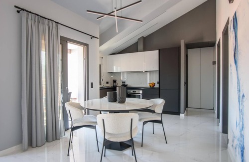 Kefalonia Apartment | Deluxe 2br Suite With sea Views to Argostoli bay
