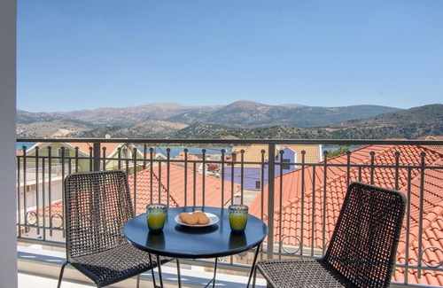 Kefalonia Apartment | Deluxe 2br Suite With sea Views to Argostoli bay