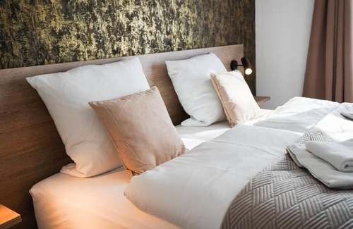 Estenfeld Hotel | Deluxe double room with underfloor heating