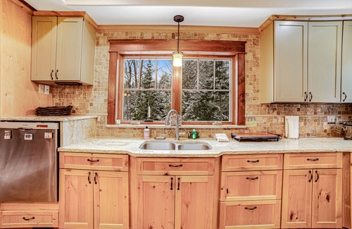 North Creek House | Deluxe, Four-Story Mountain Home with Fast WiFi and Central AC - Near the Slopes