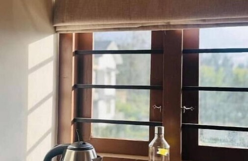 Ooty Apartment | Deluxe King Room Gypsie Cottage unit 3