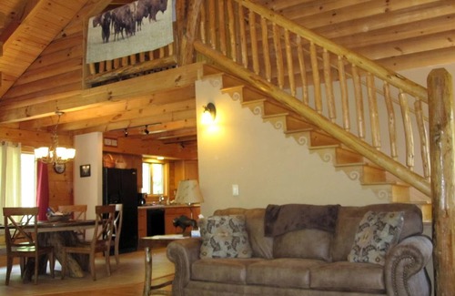 Clyde Cabin | Deluxe Log Cabin with a Hot Tub in the Smoky Mountains of North Carolina