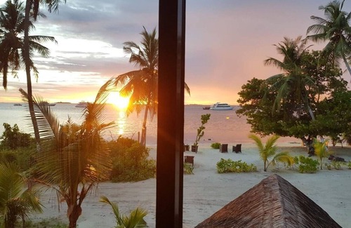Dhangethi Bed & Breakfast | Deluxe room - Beachfront villa in Dhangethi (bnb)