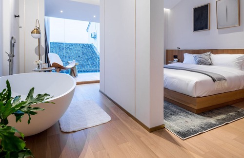 Xiufeng Apartment | Deluxe Room with Moutian View