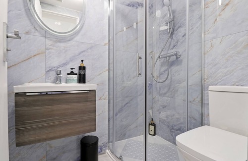 Brownswood Apartment | Deluxe studio near Emirates Stadium